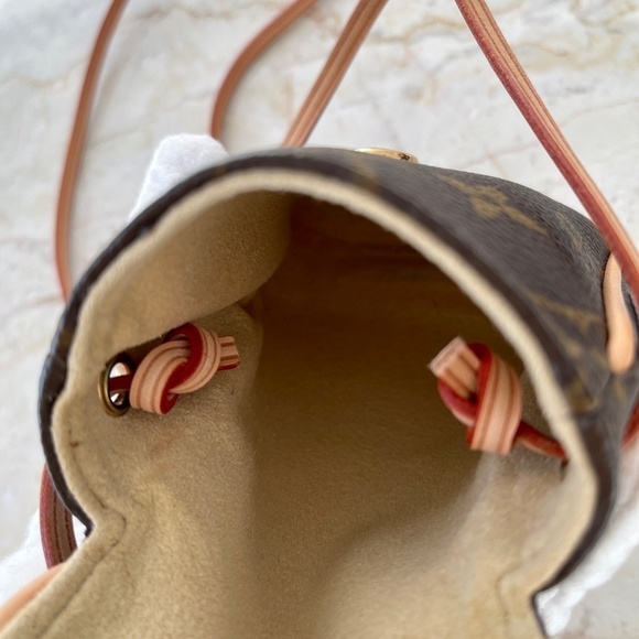 LOUIS VUITTON CANCUN POCHETTE NEW - Picture 4 of 8